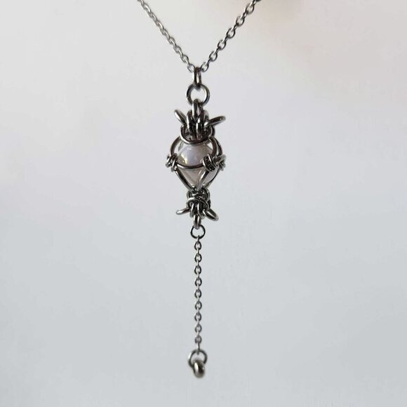 Vintage white pearl and silver rosary necklace with a small silver chain - Picture 7 of 8